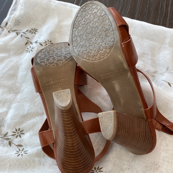 Kenneth Cole reaction 4 1/4”heel in brown and orange with platform front. - Picture 7 of 13